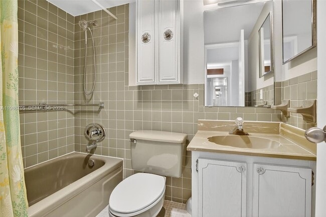 Building Photo - 3050 NE 16th Ave