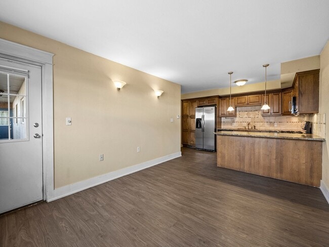 Building Photo - Prime Old Town Location | 2 Bed, 1 Bath Condo