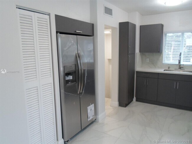 Foto del edificio - 354 NW 59th Terrace