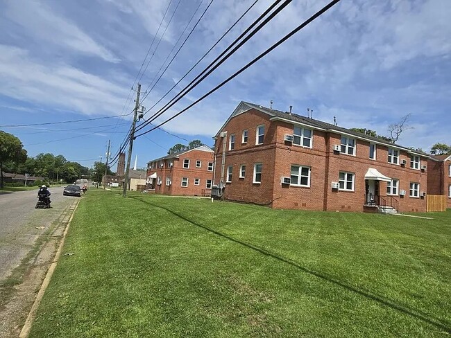 Building Photo - 3398 Southmont Dr Building Photo - 3398 Southmont Dr