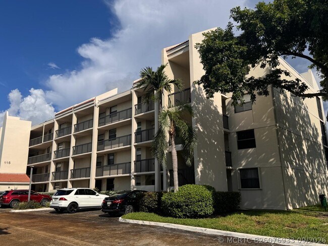Foto del edificio - 115 Lake Emerald Dr