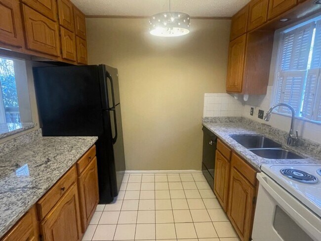 Foto del edificio - Perfectly located condo in Winston-Salem