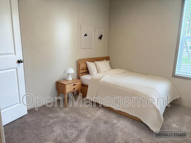 Foto del edificio - 1001 Gibraltor Ave