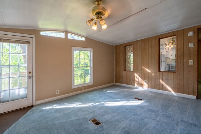 Foto del edificio - 4301 Budds Creek Road, Cunningham, TN 37052