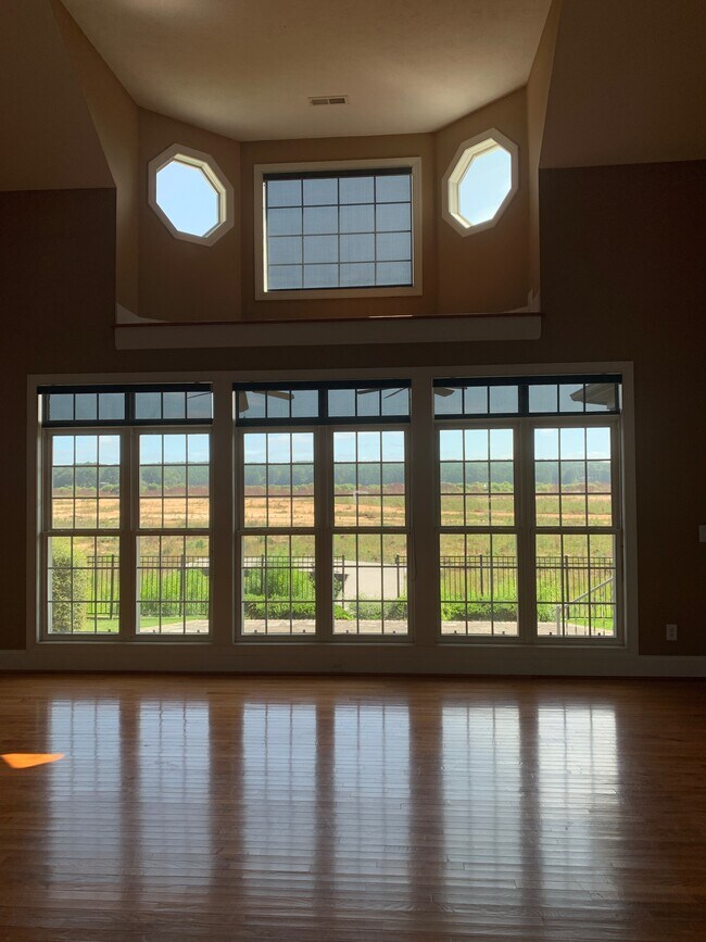 Building Photo - 1274 Greenbriar Dr