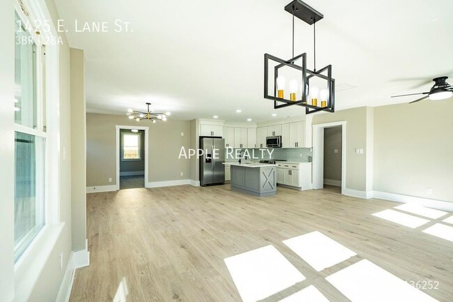 Foto del edificio - 1425 E Lane St