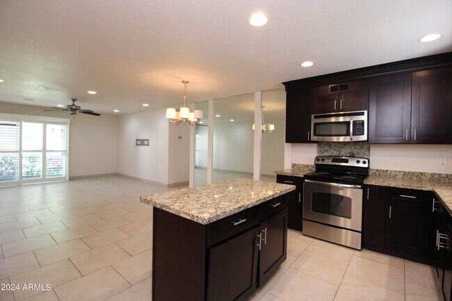 Foto del edificio - 4610 N 68th St