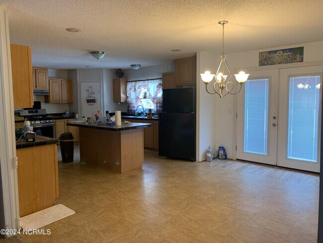Building Photo - 111 Willow Pond Dr