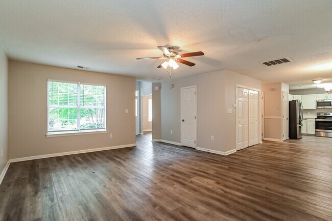 Building Photo - 5022 Haybridge Rd