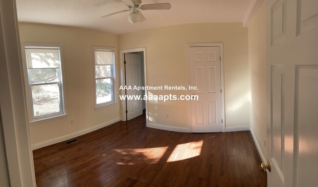 Building Photo - 66 A Paris St