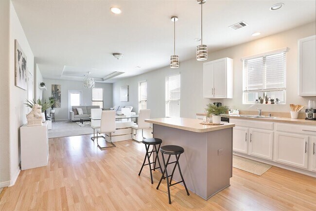 Foto del edificio - 927 Coffee Mill Creek Ln