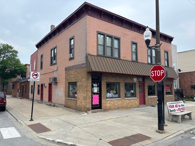 Foto del edificio - 10401 S Ewing Ave