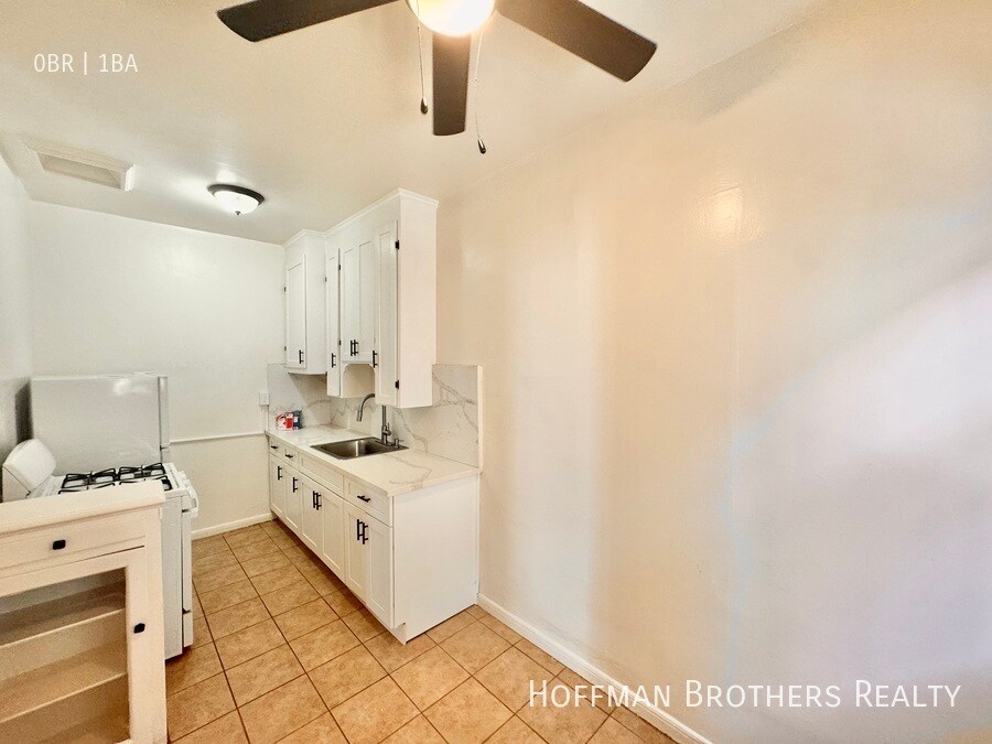 Foto principal - 608 S Dunsmuir Ave