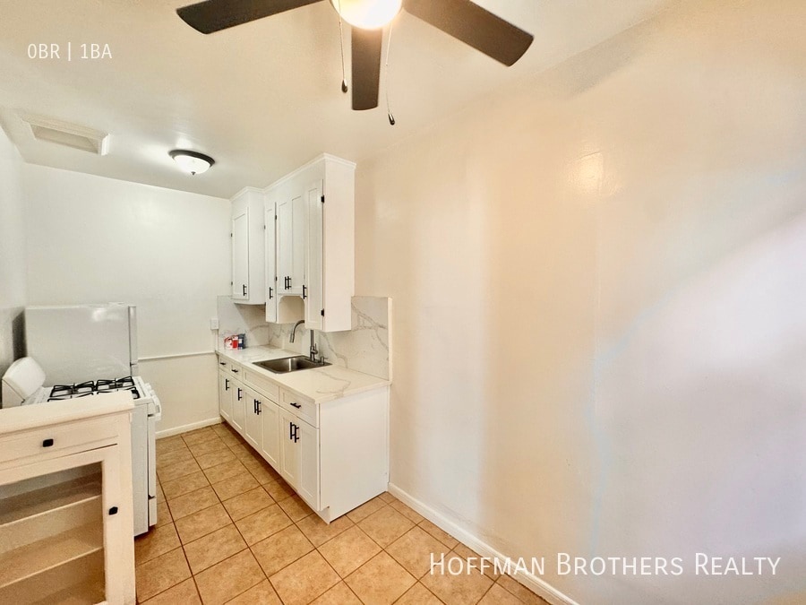 Foto principal - 608 S Dunsmuir Ave