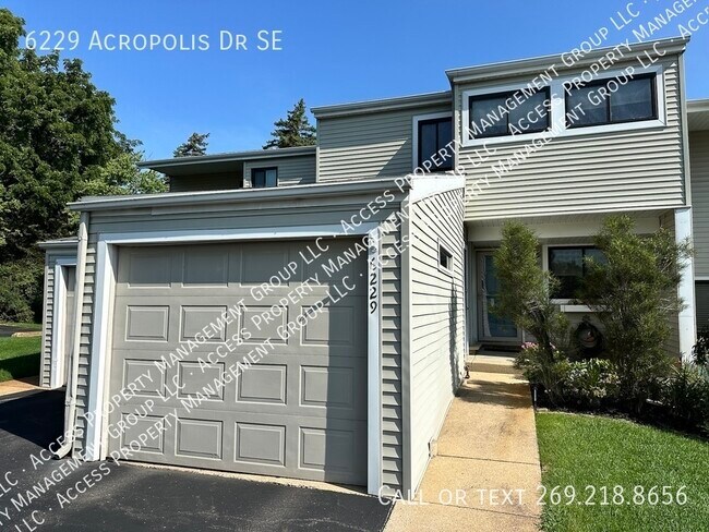 Building Photo - Forest Hills Condo Assn 3 Bedroom 3 Bathro...