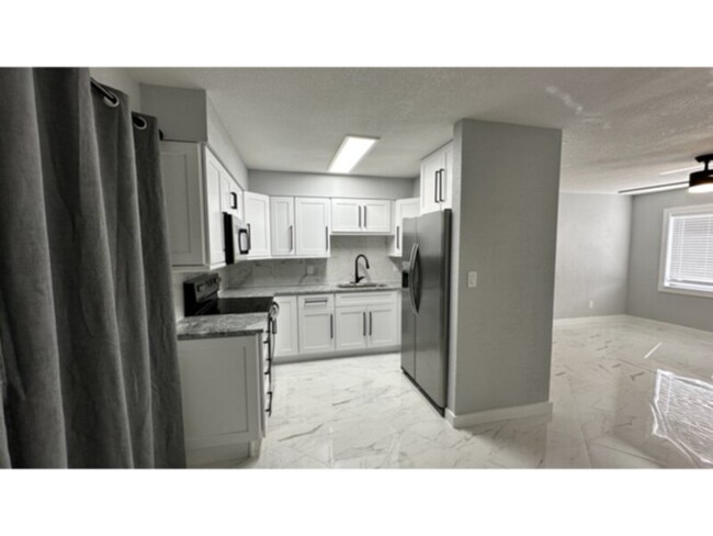 Foto del edificio - 2 bedroom 2 Bath Newly Upgraded! Available...