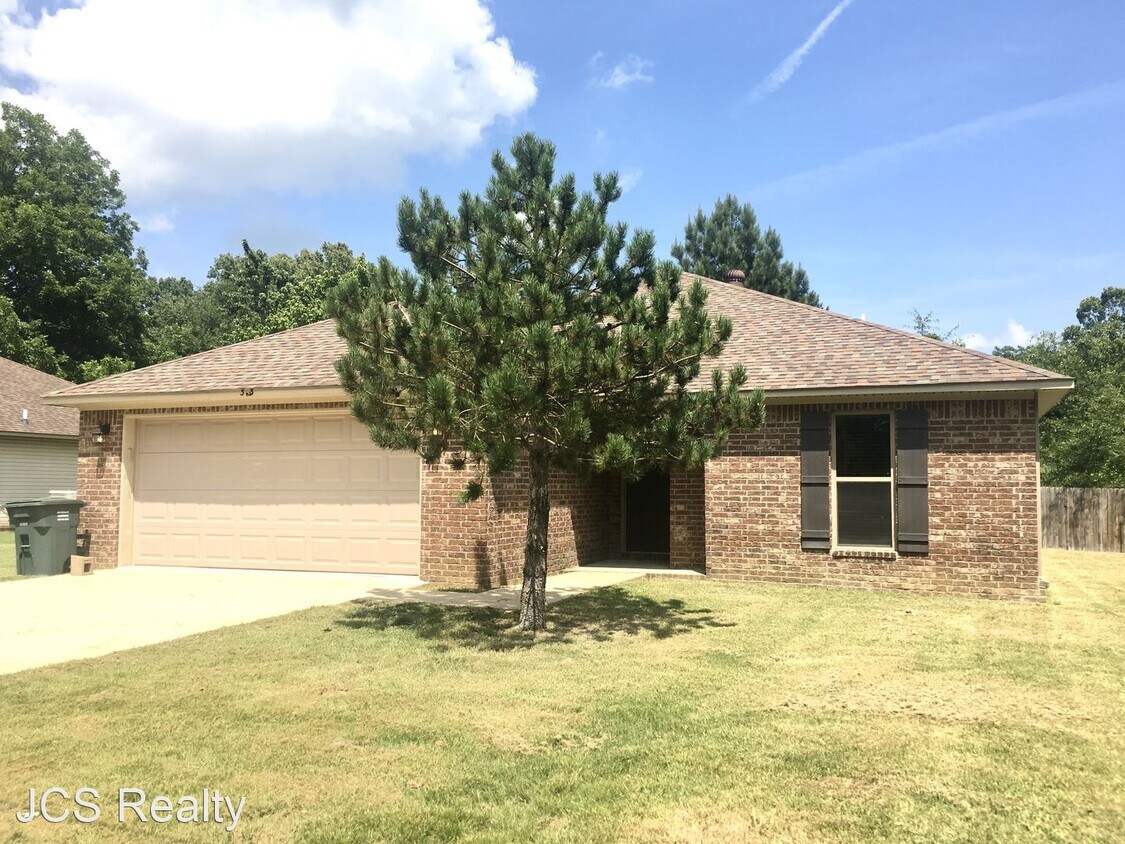 3 br, 2 bath House 323 S Oak Street House Rental in Brookland, AR