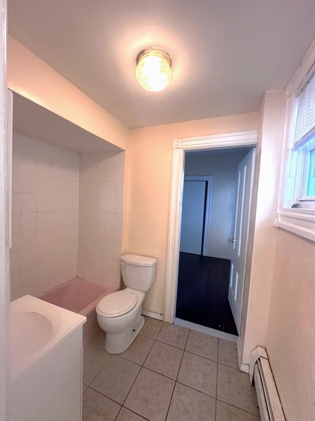 Building Photo - 6 Young Ave