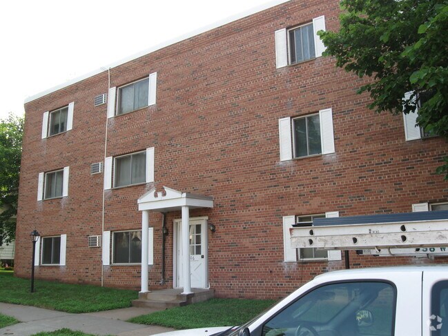 Building Photo - 606 3rd St