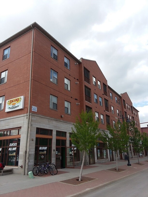 Building Photo - 417 S Gilbert St