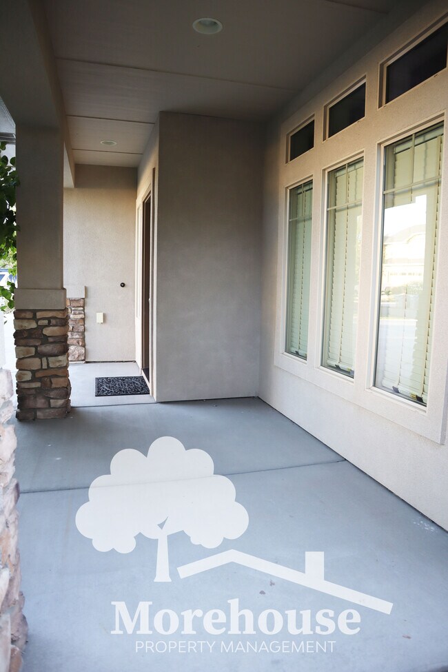 Foto del edificio - 7910 S Desert Ridge Ave