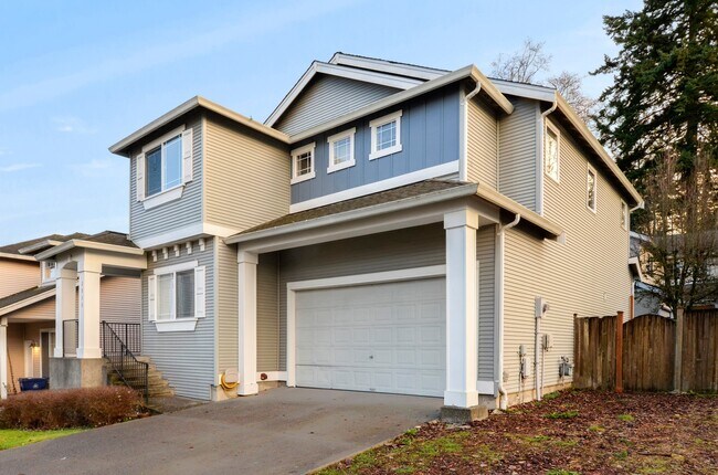 Foto del edificio - Inviting 3-Bedroom Home with Open Den in R...