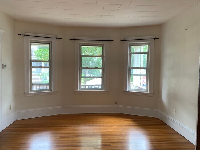 Living Room - 42 Windsor St