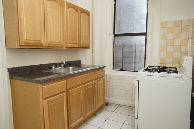 Building Photo - 2114 Daly Ave