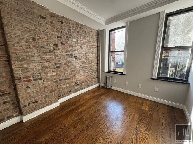 Building Photo - Mulberry Street
