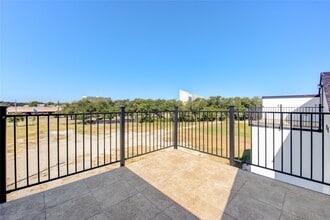 Building Photo - 2930 El Fenice Ln