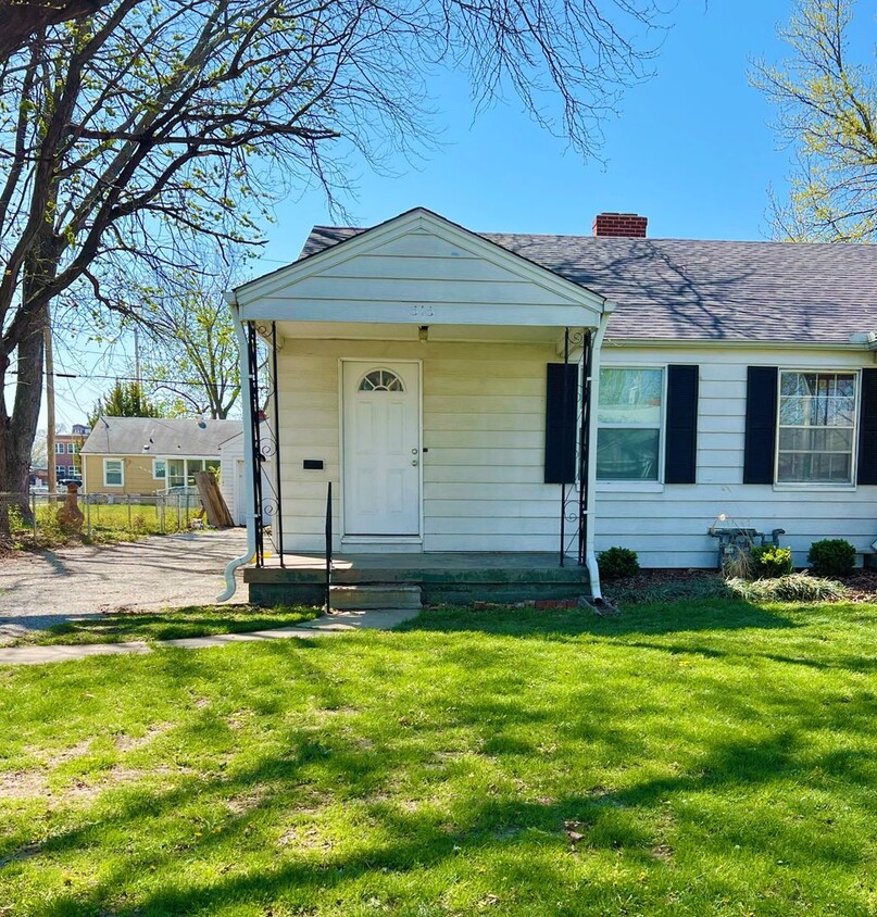 Primary Photo - Charming 1-Bed Home in North Kansas City –...