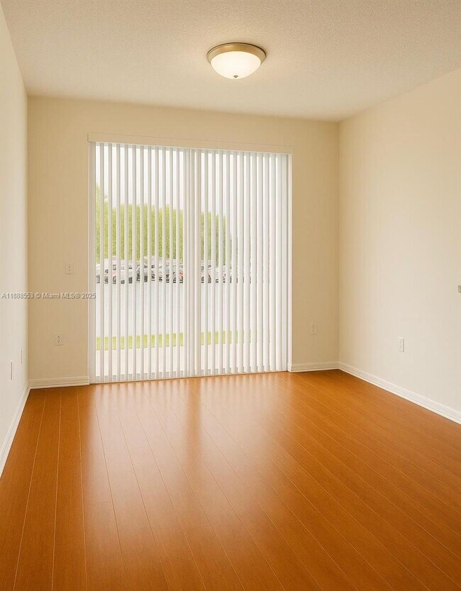 Foto del edificio - 8040 N Nob Hill Rd