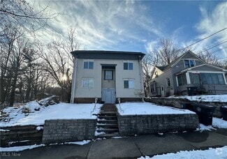 Building Photo - 740 Fern St