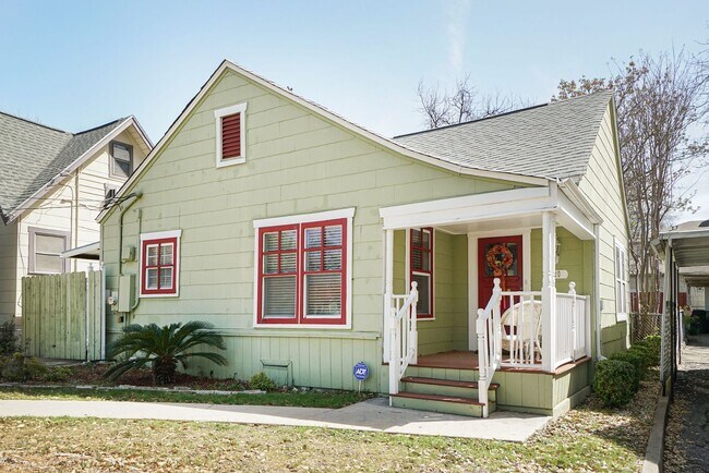 Building Photo - Charming 2-Bedroom Bungalow Near Downtown & The Pearl in Alta Vista