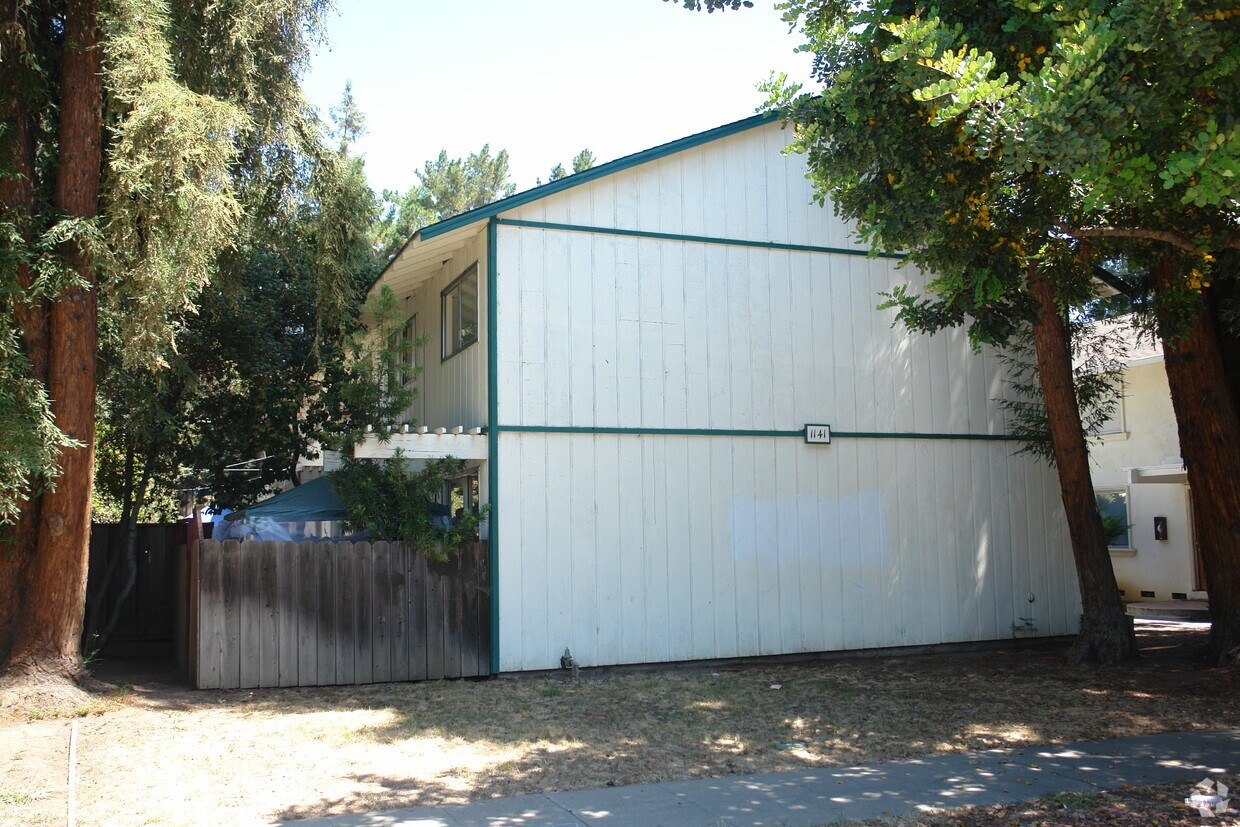 Building Photo - 1141 Carlsbad Dr