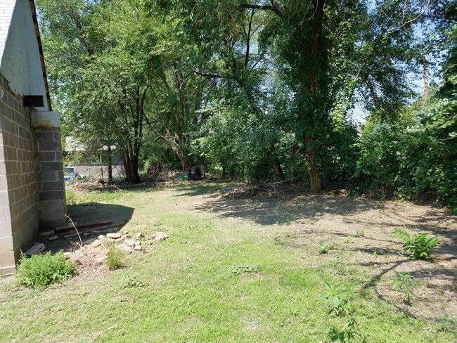 Building Photo - 3 bedroom 1 bath with large garage and shop