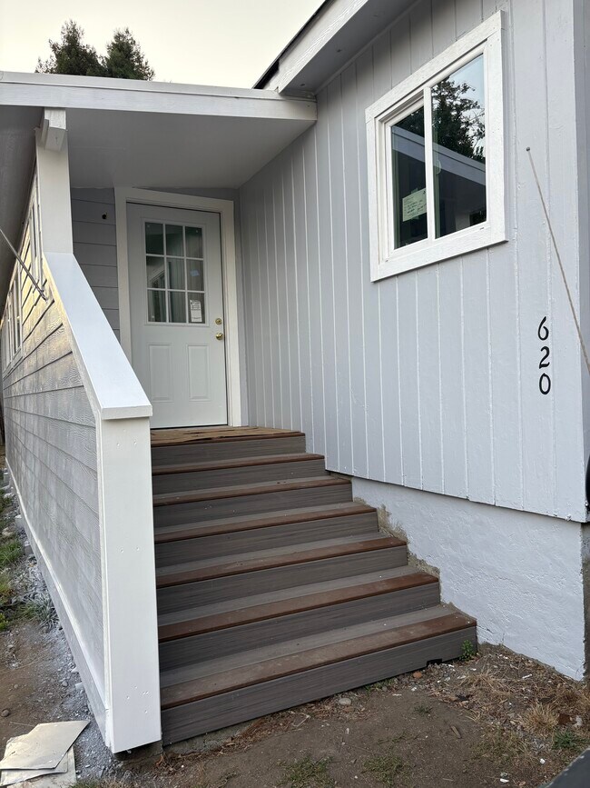 Foto del edificio - 620 Meadow Ln