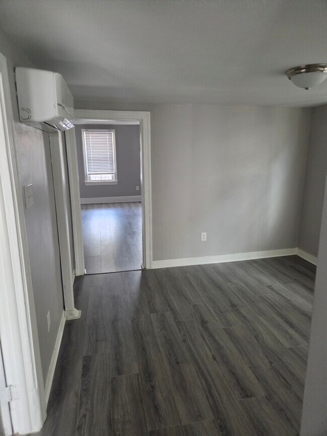 Comedor - 22 N Broad St