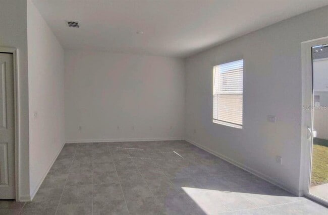 Building Photo - 2572 Skyline Lp