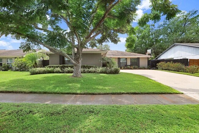 Foto del edificio - 4412 Stonehenge Rd