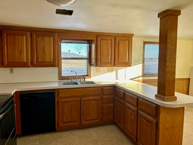 Foto del edificio - 3003 W Redwood Ave