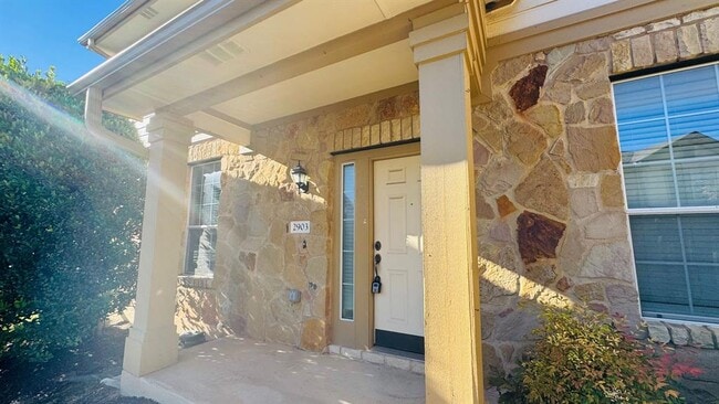 Building Photo - 16100 S Great Oaks Dr