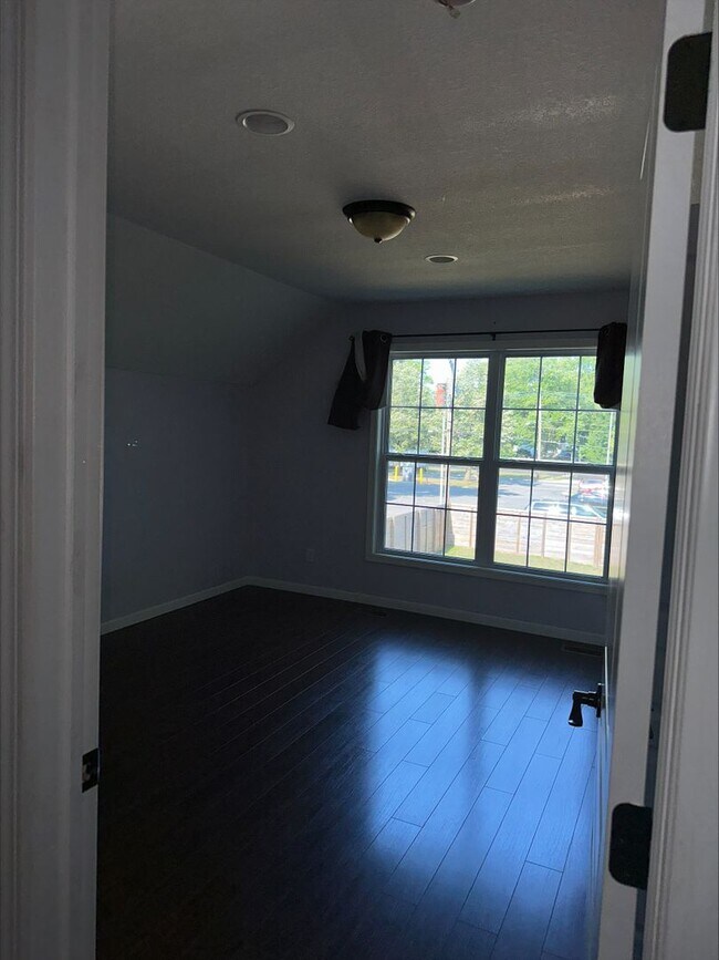 Building Photo - Available for Rent: 2 Bedroom/1.5 Bathroom...