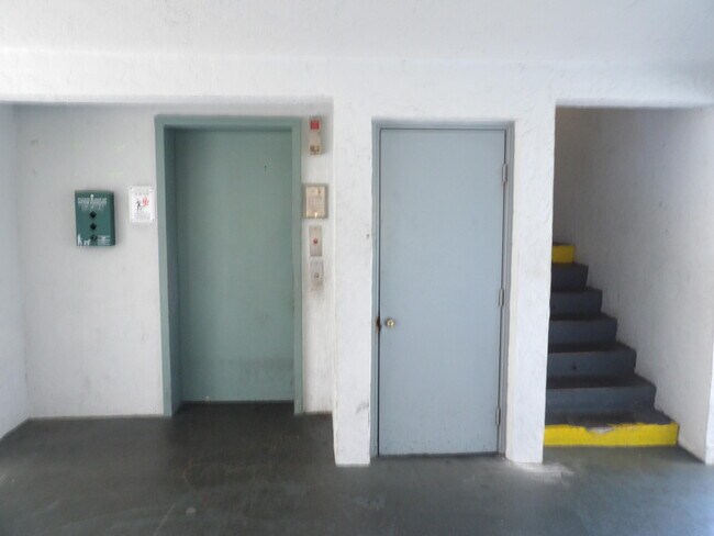 Foto del edificio - 2200 Springdale Blvd