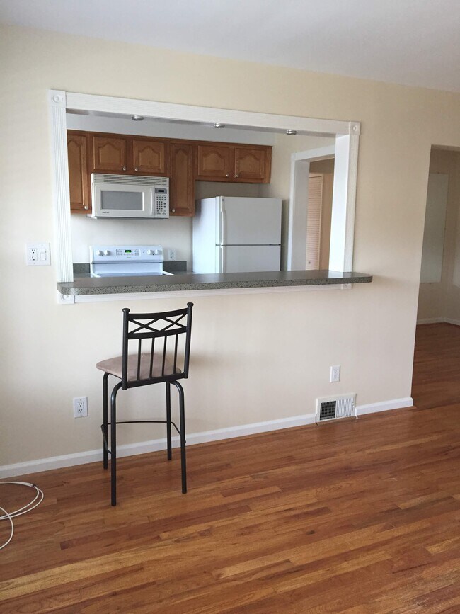 Pasar por - 25863 Woodward Ave