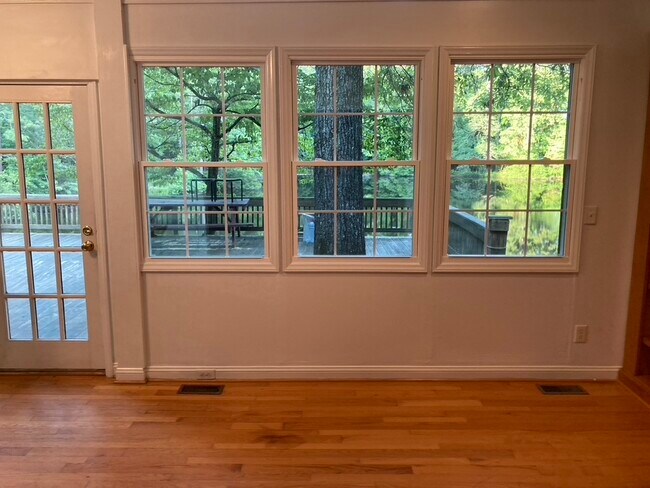 Building Photo - 3061 Hodge Rd