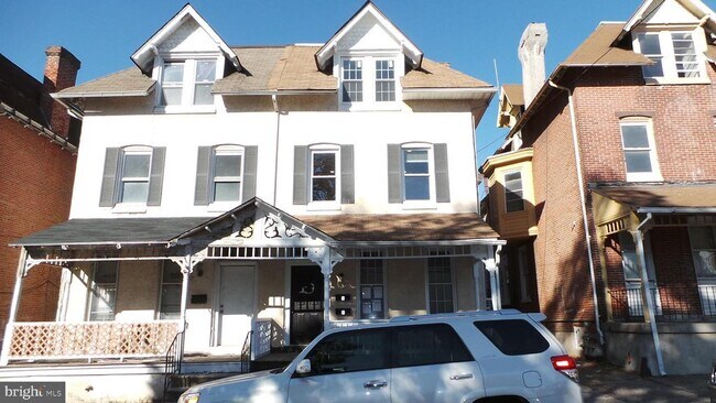 Building Photo - 127 Haws Ave