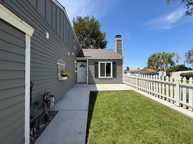 Building Photo - 1623 Point Lobos Ln