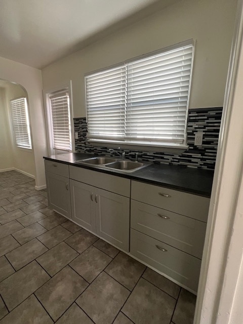 Building Photo - 1055 W 7th St