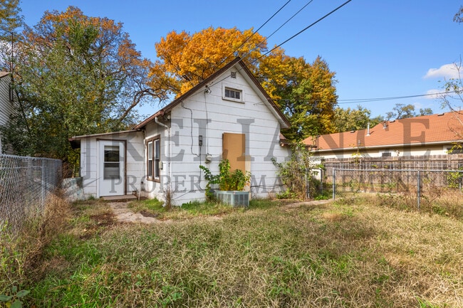 Foto del edificio - 1934 N Burns Ave